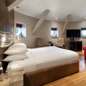 Radisson Blu Hotel, London Bloomsbury - Bedroom Studio Suite