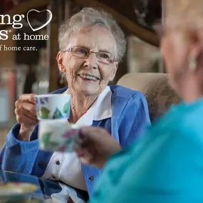 Bild von Touching Hearts at Home