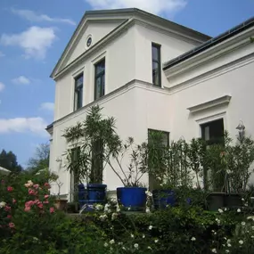 SANBAU Sanierungs- und Renovierungs GmbH - Wasserschadensanierung - WDVS & Fassaden