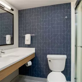 Guest room bath