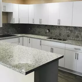 Bild von Four Corners Cabinets & Granite Inc