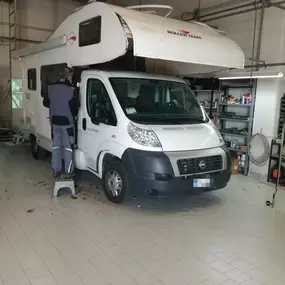 Bild von Ricambicaravan Officina Riparazioni Camper, Madone, Bergamo