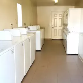 A laundry room with washers and dryers.