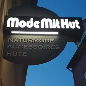 Bild von Mode mit Hut
