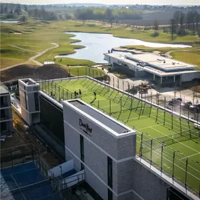 David Lloyd tenniscourt on roof