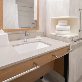 Guest room bath