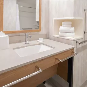 Guest room bath