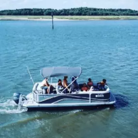 Embark on a scenic Hampton Harbor Boat Tour and explore the breathtaking beauty of the New Hampshire Seacoast! Perfect for families, friends, and small groups, this 1.5-hour guided boat tour offers stunning views of Hampton Harbor, including charming waterfront homes, historic fishing docks, and pristine beaches. Keep an eye out for native wildlife such as seals, seabirds, and dolphins while learning about the area’s rich maritime history. Whether you’re seeking a relaxing sightseeing cruise, a 