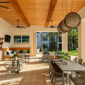 Camden Clearwater apartments outdoor resident lounge