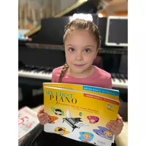 ????✨ Give your child the gift of music! ✨????
Meet one of our youngest pianists, beaming with excitement as she begins her first piano adventure. At Baney Jones Music Studio, we welcome beginners of all ages and guide them with expert instruction, a nurturing environment, and fun, engaging lessons.

Whether your child is a total beginner or ready to level up, our piano lessons build confidence, creativity, and discipline through music. Let your child shine like this young star — their musical j
