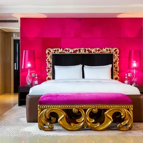 One Bedroom Signature Suite - Schiaparelli Suite