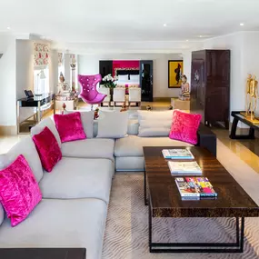 One Bedroom Signature Suite - Schiaparelli Suite