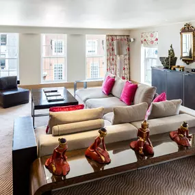 One Bedroom Signature Suite- Schiaparelli Suite - Lounge