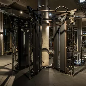 Fitness First München DER Bogen - Kabeltürme