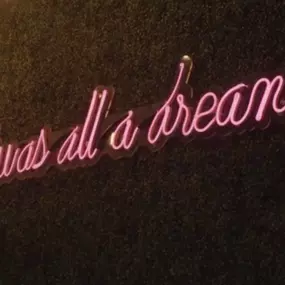 Glow tf up wall