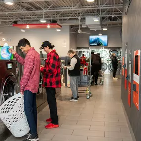 Bild von Speed Queen Laundry W Airport Fwy