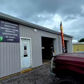 East End Automotive in Oak Ridge, TN building exterior from the left. Your 5-Star Local Mechanic