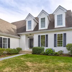 Bild von BBHS New England Properties: Cheryl Arcidiacono, Realtor