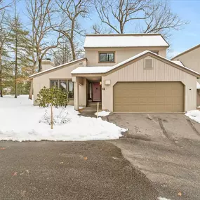 Bild von BBHS New England Properties: Cheryl Arcidiacono, Realtor