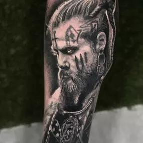 Bild von Bloody Dogs Tattoo & Piercing Siegburg Inh. Robert Pongrácz