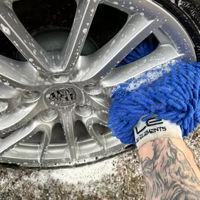 Gründliche Felgenreinigung & Felgenpflege in Munster – AT Clean Service sorgt für strahlend saubere Leichtmetallfelgen und perfekten Rundum-Glanz für Ihr Fahrzeug im Raum Soltau & Heidekreis.
