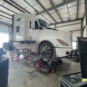 Bild von Diego's Tires and Truck Alignment