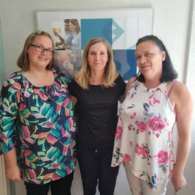 Bettina Stanke Geschäftsführerin, Sandra Götze Assistenz der Geschäftsleitung, Inge Seyfarth Mitarbeiterin im Backoffice. InTime PersonalSolutions in Nesse-Apfelstädt OT Neudietendorf in Thüringen, Personalvermittlung Erfurt, Jena, Weimar, Arnstadt, Gotha und Eisenach.