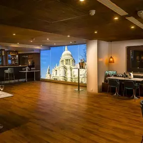 Bild von dion London St Pauls