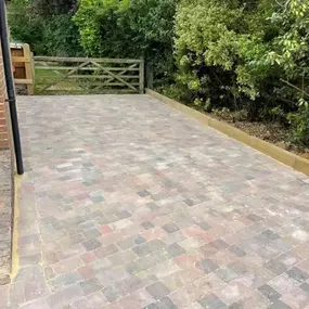 Bild von Shortthorns Fencing & Paving