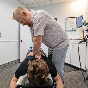 Dr. Zuidema adjusting a patient's back
