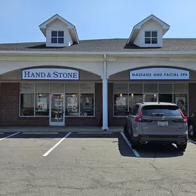 Bild von Hand & Stone Massage and Facial Spa