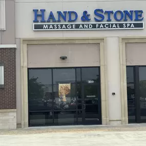 Bild von Hand & Stone Massage and Facial Spa