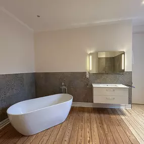 Die H+S Immobilien GmbH aus Koblenz steht für moderne Badsanierungen mit stilvollem Design, hochwertiger Ausstattung und professioneller Umsetzung – für mehr Komfort und Wertigkeit im Alltag.