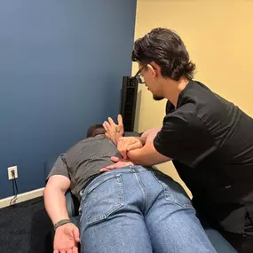 Nelson Ocasio massaging a client