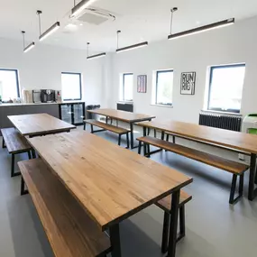 Bild von Love High Speed Ltd.