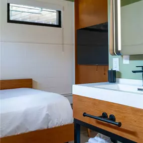 Guest room bath