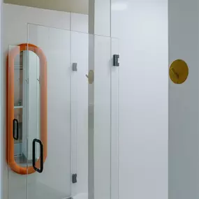 Guest room bath