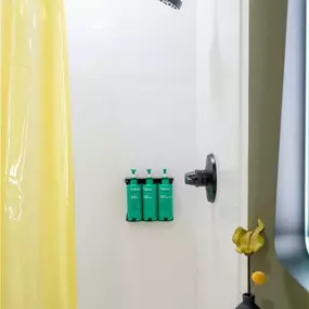 Guest room bath