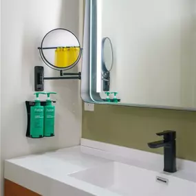 Guest room bath