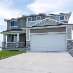 Single family homes with 3-6 bedrooms, 2.5-3.5 bathrooms, 2-3 car garage