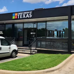 Back Entrance of the Richardson, TX Credit Union of Texas branch