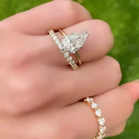 Pear Shape Diamond Engagement Ring & Diamond Wedding Bands | Mariloff Diamonds | Dallas TX