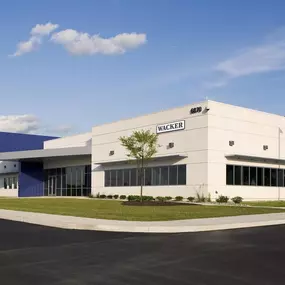 Site of WACKER Polymers in the USA, exterior view.WACKER POLYMERS’ new US headquarters in Allentown (Lehigh Valley, Pennsylvania, USA). Alongside research and applications labs, the 6,200 m2 facility houses sales, marketing, customer-service and administrative functions.; Standort von WACKER Polymers in USA, Aussenansicht.Die neue Amerika-Zentrale des Geschäftsbereichs WACKER POLYMERS in Lehigh Valley bei Allentown (Pennsylvania, USA). In dem 6.200 Quadratmeter großen Gebäude sind neben den Labo