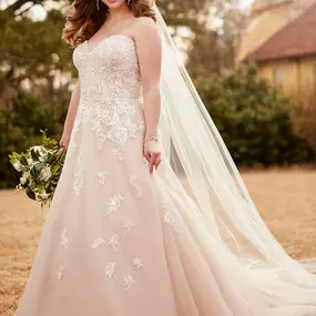 Bild von Isn't She Lovely Wedding Boutique