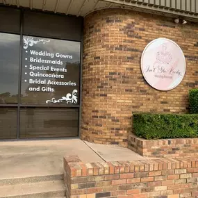 Bild von Isn't She Lovely Wedding Boutique