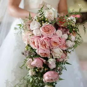 Bild von Isn't She Lovely Wedding Boutique