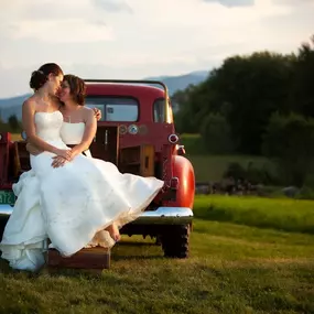 Bild von Isn't She Lovely Wedding Boutique