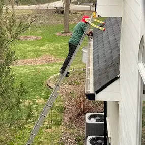 Bild von Two Men and a Gutter