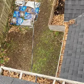 Bild von Two Men and a Gutter