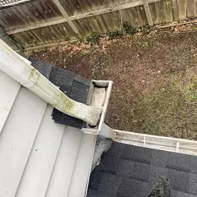 Bild von Two Men and a Gutter